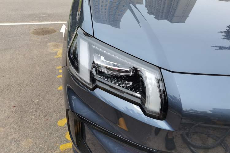 Used AION V 2024 Aion Tyrannosaurus 650 LiDAR Edition Right Front Headlight