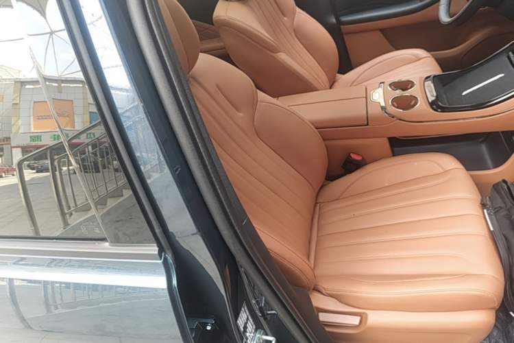 Used AION V 2024 Aion Tyrannosaurus 650 Smart Luxury Edition Right Front Seat