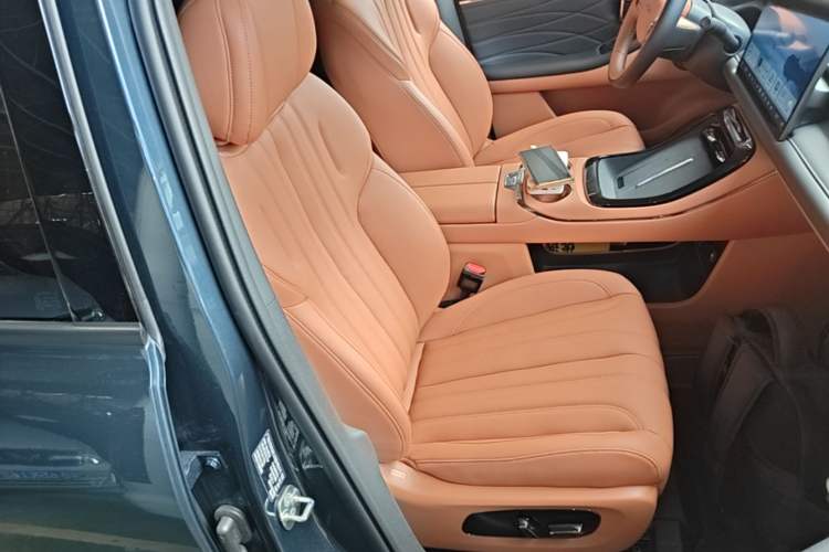 Used AION V 2024 Aion Tyrannosaurus 650 Smart Premium Edition Right Front Seat