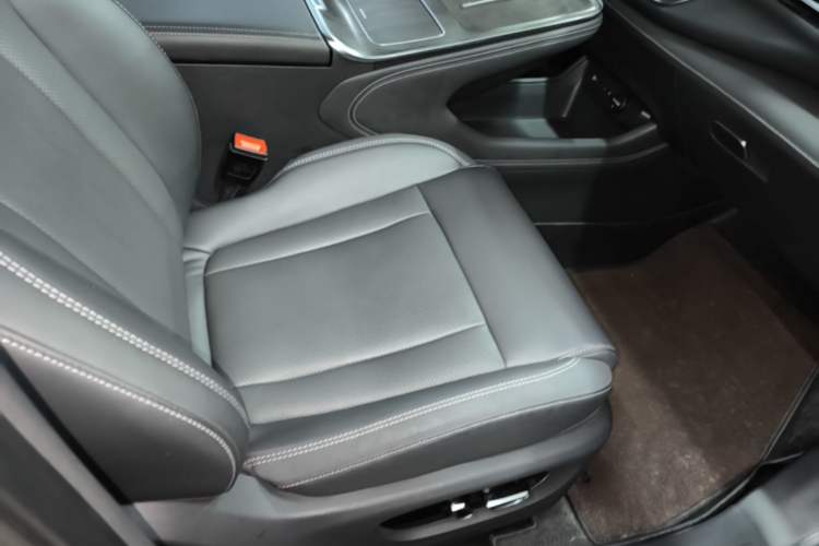 Used AION V 2024 Plus 70 Tech Edition Lithium Iron Phosphate Right Front Seat