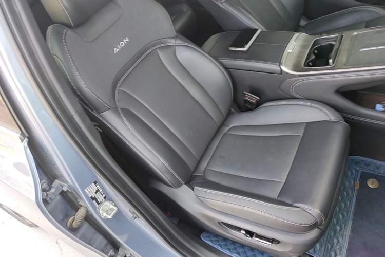 Used AION V 2024 Plus 70 Tech Edition Lithium Iron Phosphate Right Front Seat