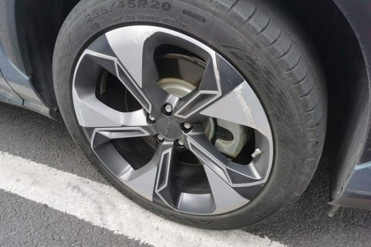 Used AION V 2024 Plus 80 Tech Edition Ternary Lithium Right Front Wheel Hub