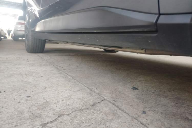 Used AION V 2024 Plus 70 Star Edition Lithium Iron Phosphate Right Side Sill