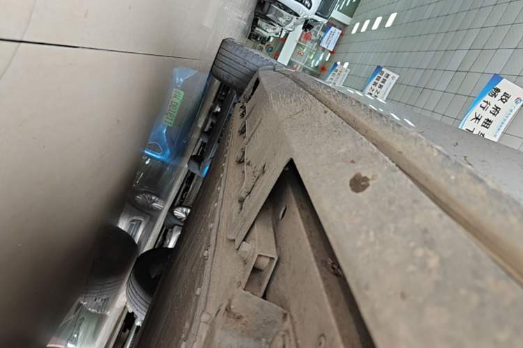 Used AION V 2024 Plus 70 Star Edition Lithium Iron Phosphate Right Side Sill