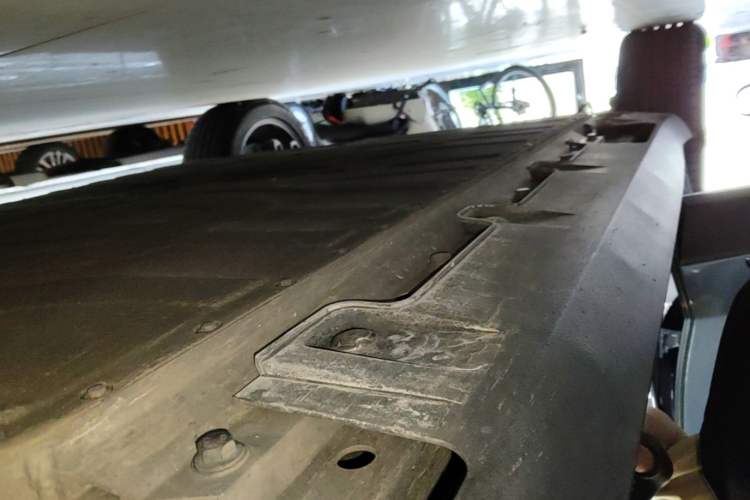 Used AION V 2024 Plus 70 Star Edition Lithium Iron Phosphate Right Side Sill