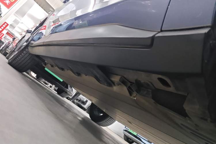 Used AION V 2024 Plus 70 Star Edition Ternary Lithium Right Side Sill