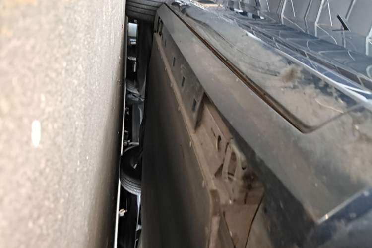 Used AION V 2024 Aion Tyrannosaurus 650 Smart Premium Edition Right Side Sill