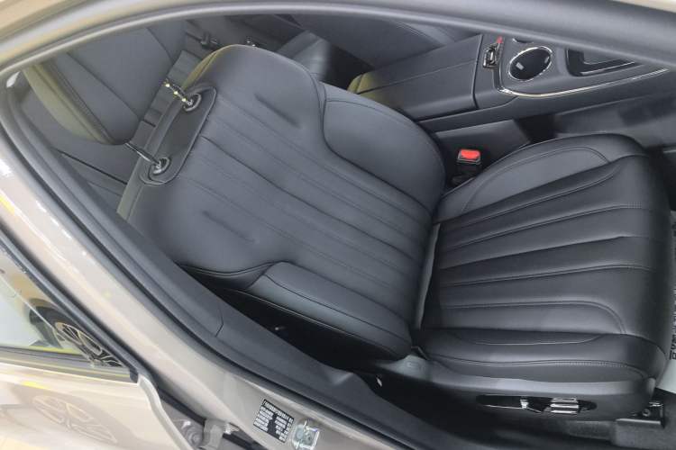 Used AION V 2024 Aion Tyrannosaurus 520 LiDAR Edition Right Front Seat