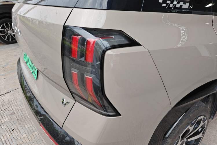 Used AION V 2024 Aion Tyrannosaurus 650 Executive Edition Right Rear Taillight
