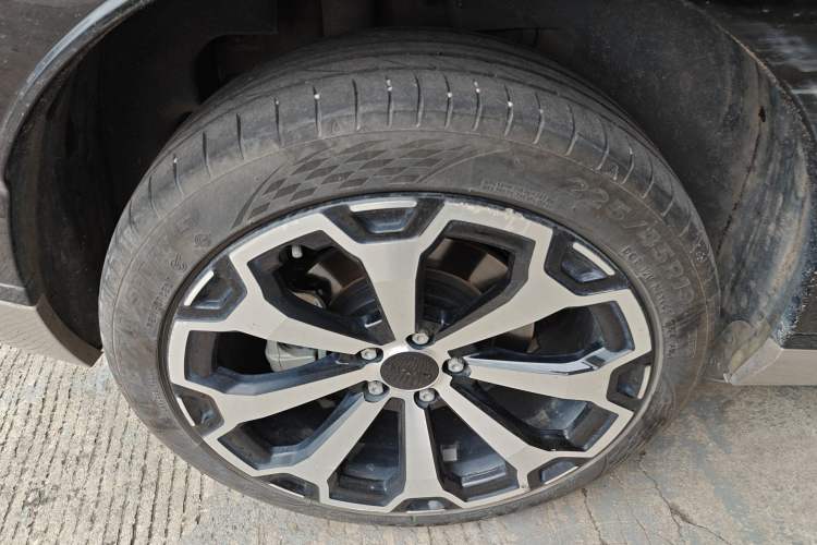 Used AION V 2024 Aion Tyrannosaurus 650 Executive Edition Right Rear Wheel Hub