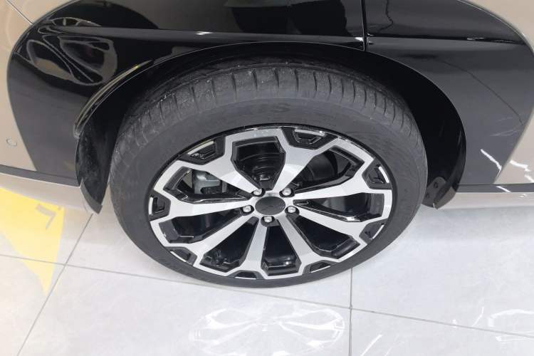 Used AION V 2024 Aion Tyrannosaurus 520 LiDAR Edition Right Rear Wheel Hub