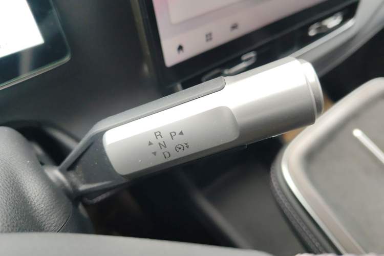 Used AION V 2024 Plus 70 Smart Edition Ternary Lithium Gear Lever