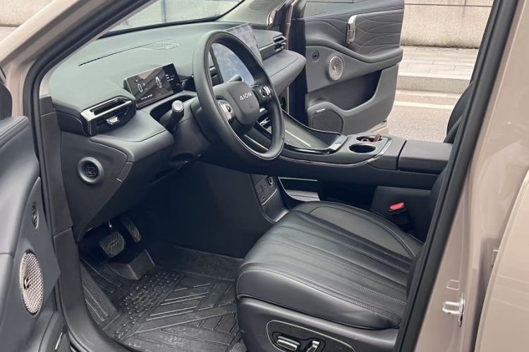 Used AION V 2024 Aion Tyrannosaurus 650 LiDAR Edition Interior 2