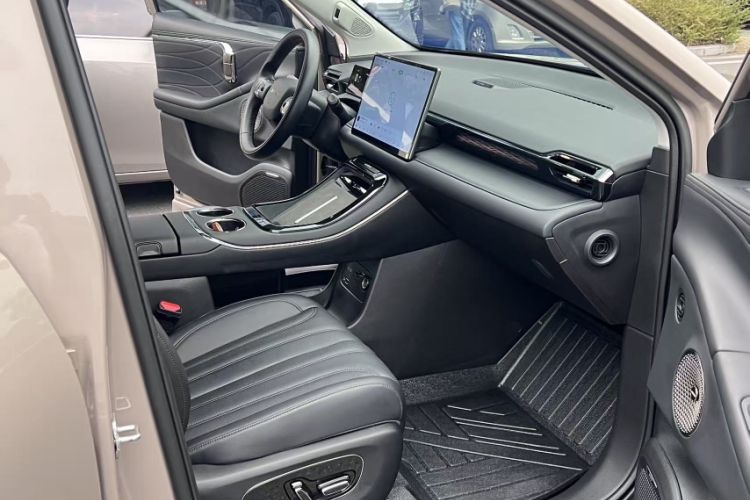 Used AION V 2024 Aion Tyrannosaurus 650 LiDAR Edition Interior 4