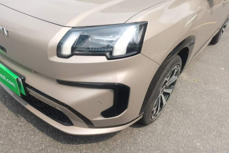 Used AION V 2024 Aion Tyrannosaurus 650 LiDAR Edition Left Front Headlight
