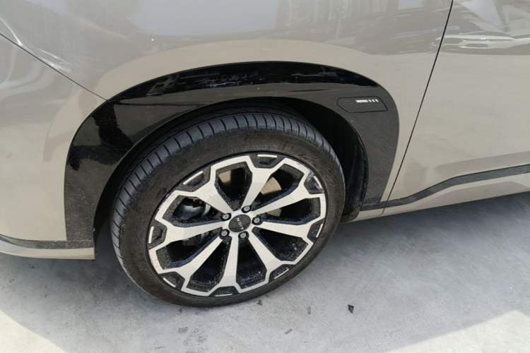 Used AION V 2024 Aion Tyrannosaurus 520 Intelligent Premium Edition Left Front Wheel Hub