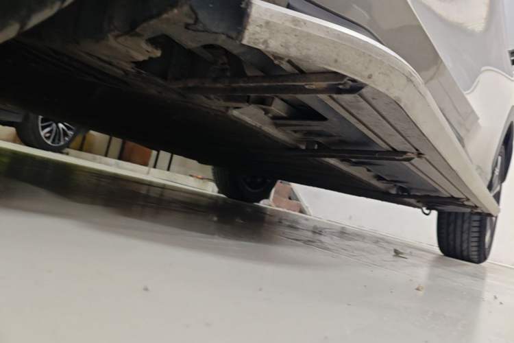 Used AION V 2024 Plus 70 Star Edition Lithium Iron Phosphate Left Side Sill