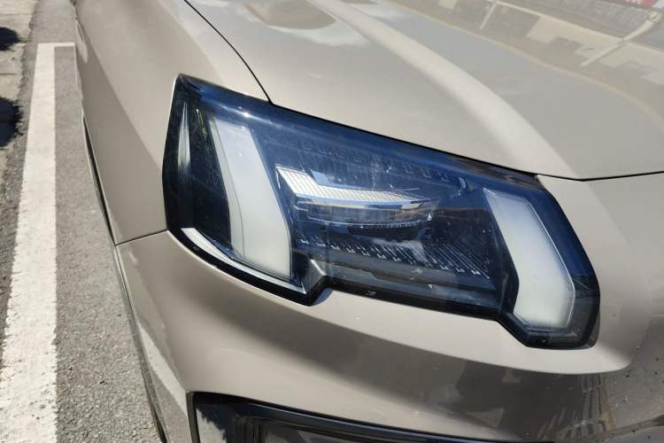 Used AION V 2024 Aion Tyrannosaurus 650 Smart Luxury Edition Right Front Headlight