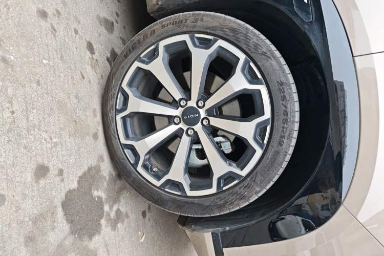 Used AION V 2024 Aion Tyrannosaurus 520 Intelligent Premium Edition Right Front Wheel Hub