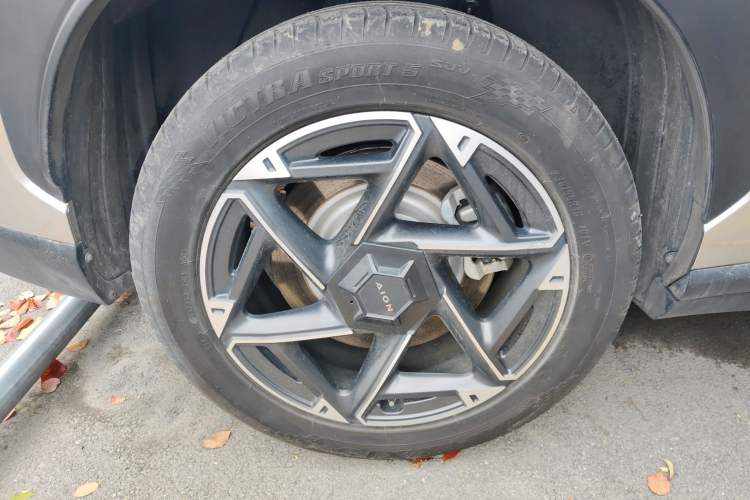 Used AION V 2024 Plus 70 Smart Edition Ternary Lithium Right Rear Wheel Hub