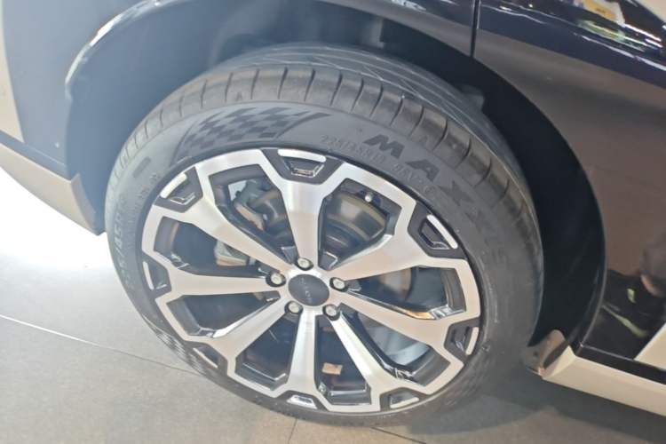 Used AION V 2024 Aion Tyrannosaurus 650 LiDAR Edition Right Rear Wheel Hub