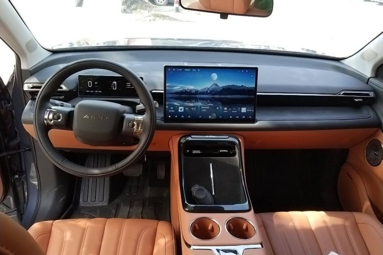 Used AION V 2024 Aion Tyrannosaurus 650 Smart Luxury Edition Center Console
