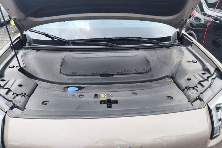 Used AION V 2024 Aion Tyrannosaurus 650 Smart Premium Edition Engine Bay