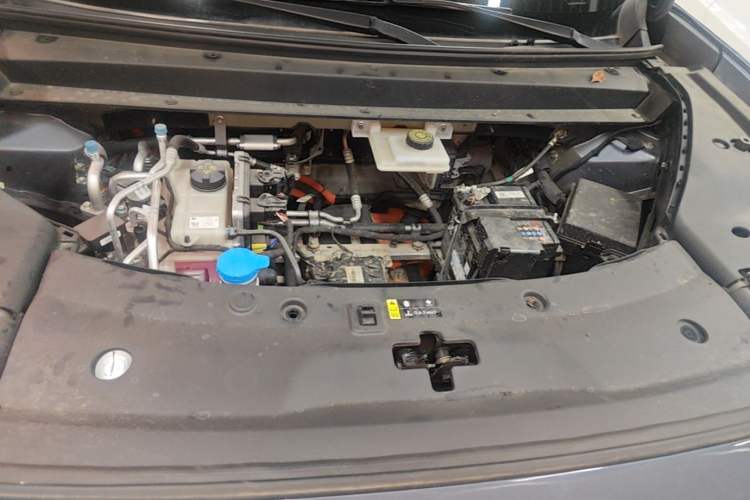 Used AION V 2024 Aion Tyrannosaurus 650 Smart Premium Edition Engine Bay