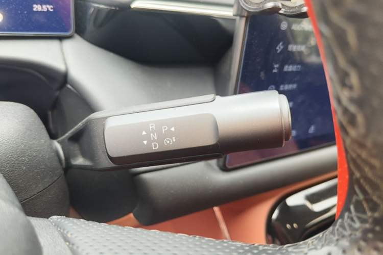 Used AION V 2024 Aion Tyrannosaurus 650 Smart Premium Edition Gear Lever