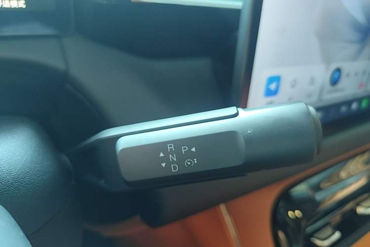 Used AION V 2024 Aion Tyrannosaurus 650 Smart Luxury Edition Gear Lever