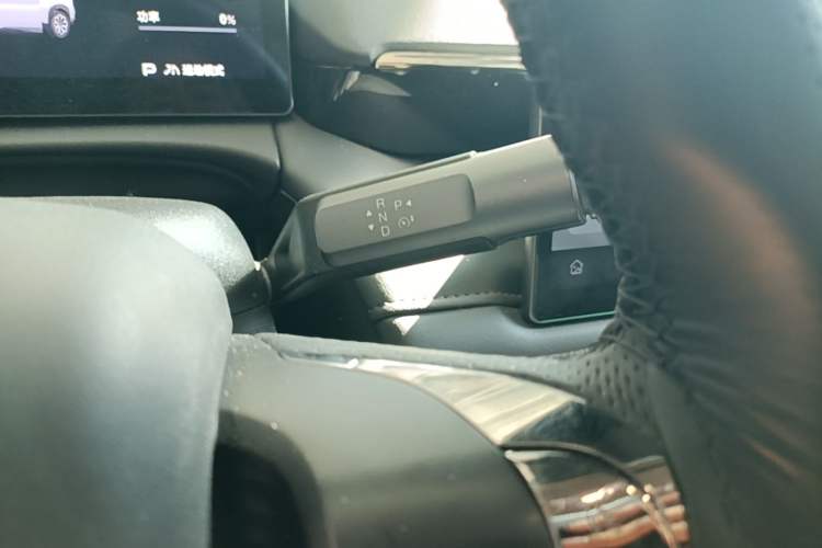 Used AION V 2024 Aion Tyrannosaurus 650 Smart Luxury Edition Gear Lever