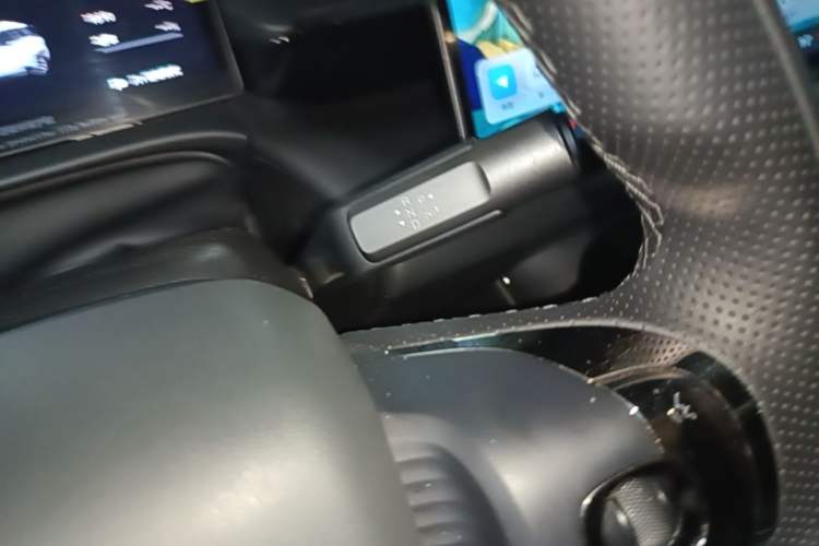 Used AION V 2024 Aion Tyrannosaurus 650 Smart Luxury Edition Gear Lever