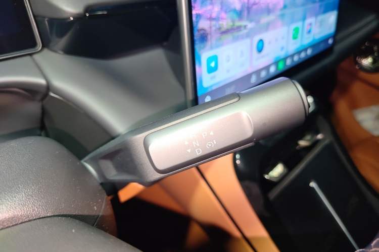 Used AION V 2024 Aion Tyrannosaurus 520 Smart Luxury Edition Gear Lever