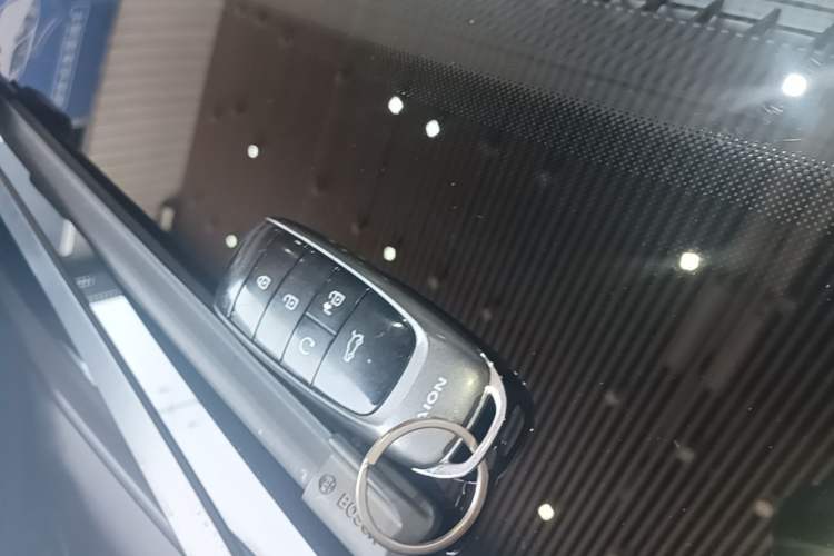 Used AION V 2024 Plus 70 Ultra-Charging Version Ternary Lithium Interior 1