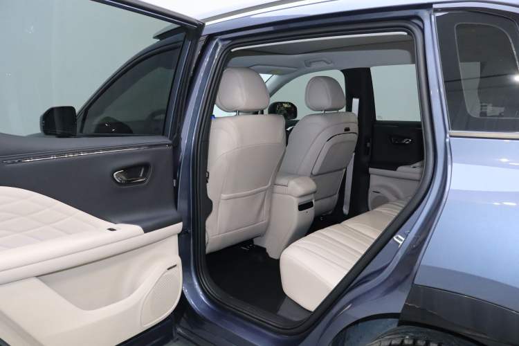 Used AION V 2024 Aion Tyrannosaurus 650 LiDAR Edition Interior 2