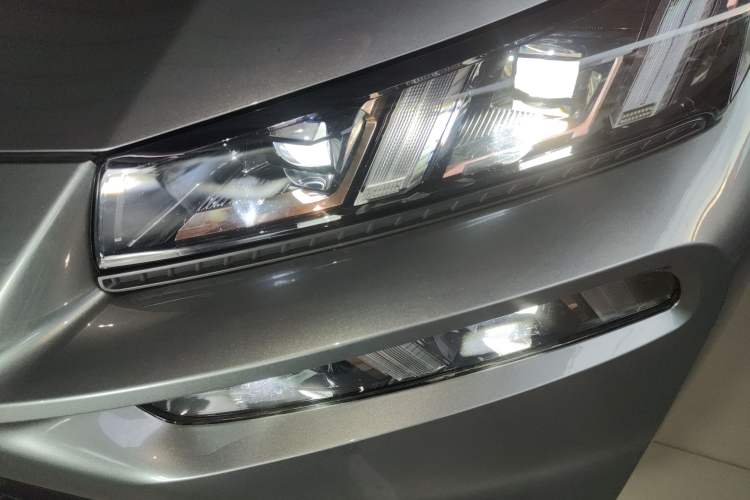 Used AION V 2024 Plus 70 Star Edition Lithium Iron Phosphate Left Front Headlight