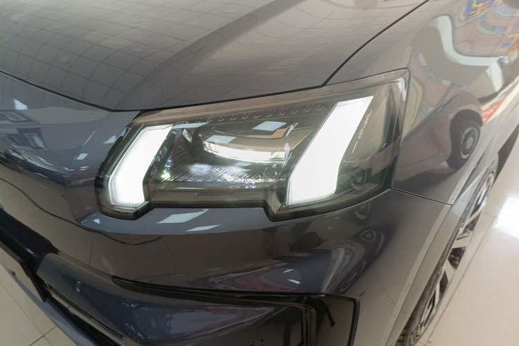 Used AION V 2024 Aion Tyrannosaurus 650 LiDAR Edition Left Front Headlight