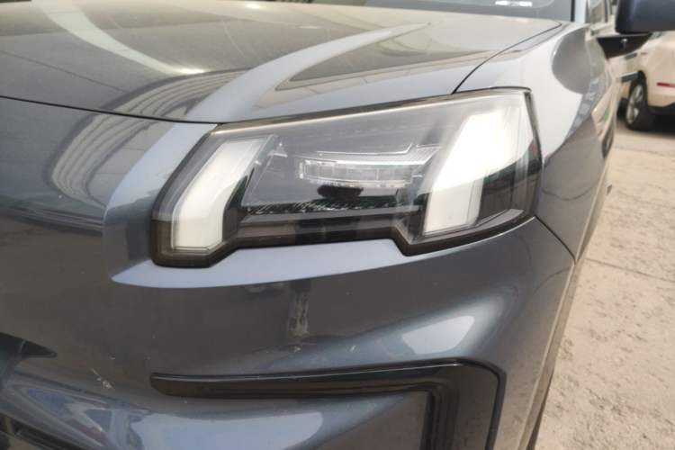 Used AION V 2024 Aion Tyrannosaurus 650 LiDAR Edition Left Front Headlight