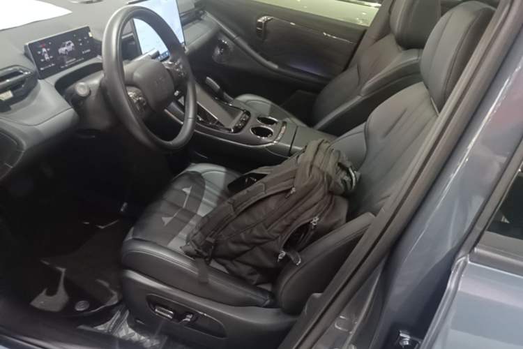 Used AION V 2024 Aion Tyrannosaurus 650 LiDAR Edition Left Front Seat