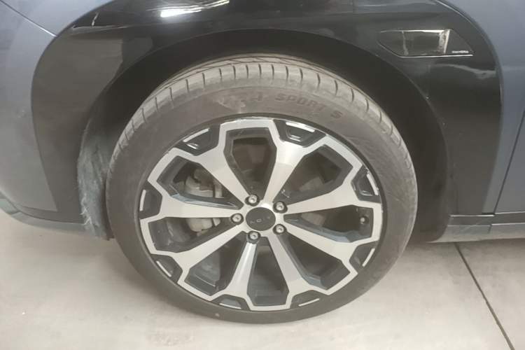 Used AION V 2024 Aion Tyrannosaurus 650 LiDAR Edition Left Front Wheel Hub