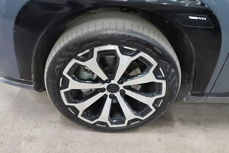 Used AION V 2024 Aion Tyrannosaurus 650 Smart Luxury Edition Left Front Wheel Hub