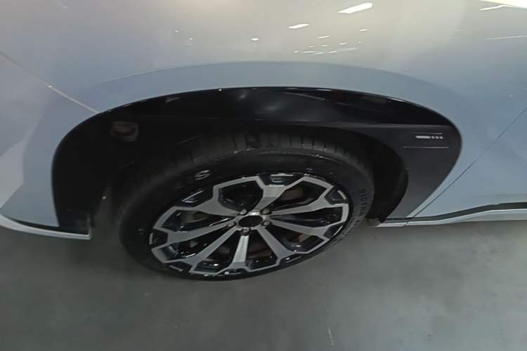 Used AION V 2024 Aion Tyrannosaurus 650 Smart Luxury Edition Left Front Wheel Hub