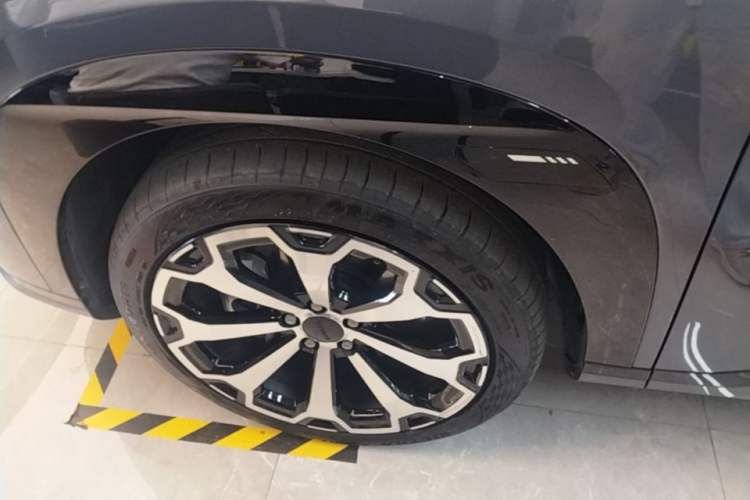 Used AION V 2024 Aion Tyrannosaurus 650 Smart Premium Edition Left Front Wheel Hub