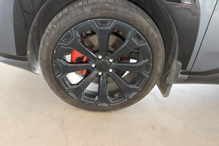 Used AION V 2024 Aion Tyrannosaurus 650 LiDAR Edition Left Front Wheel Hub