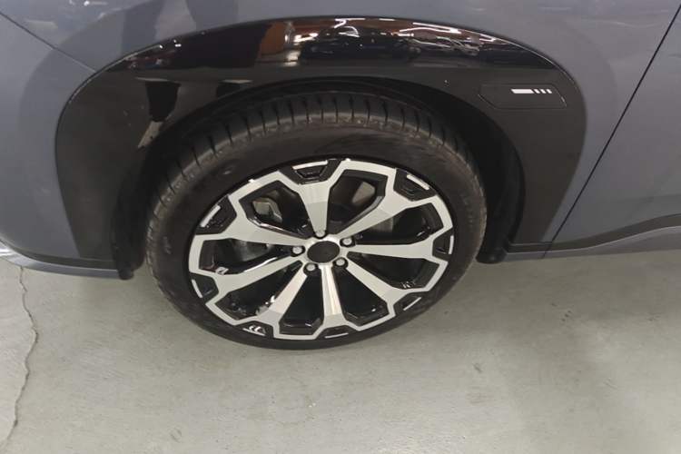 Used AION V 2024 Aion Tyrannosaurus 520 Smart Luxury Edition Left Front Wheel Hub