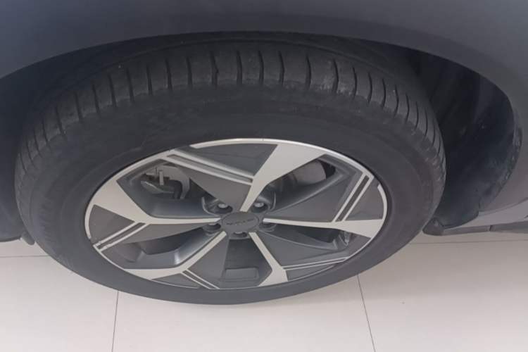 Used AION V 2024 Plus 70 Ultra-Charging Version Ternary Lithium Left Front Wheel Hub