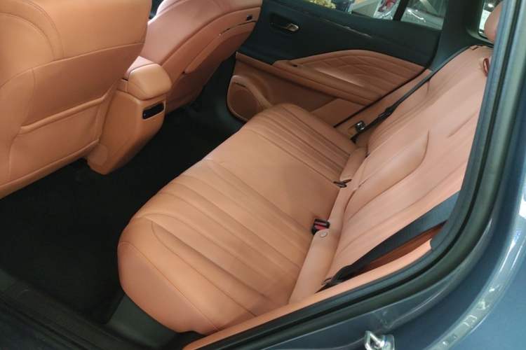 Used AION V 2024 Aion Tyrannosaurus 650 LiDAR Edition Left Rear Seat