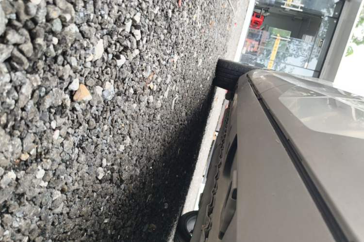 Used AION V 2024 Aion Tyrannosaurus 650 Smart Premium Edition Left Side Sill