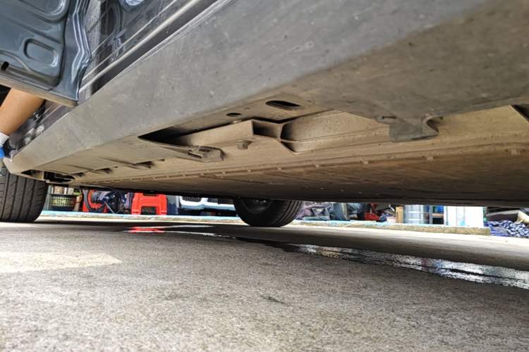 Used AION V 2024 Plus 70 Star Edition Lithium Iron Phosphate Left Side Sill