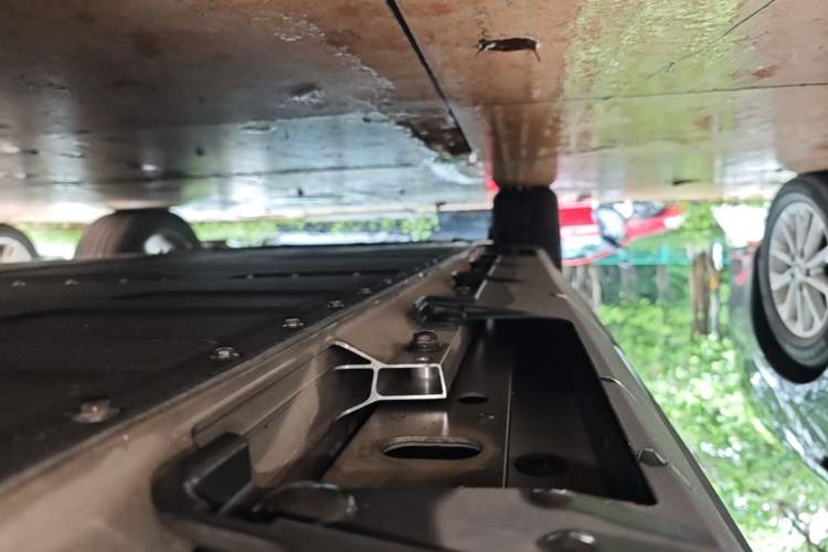 Used AION V 2024 Plus 70 Tech Edition Lithium Iron Phosphate Left Side Sill
